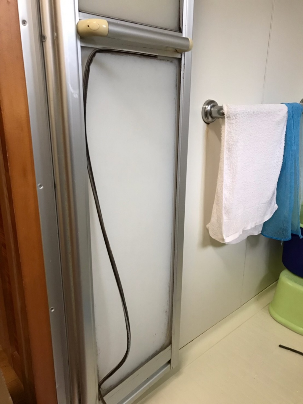 浴室ドアのビート交換が完了しました 長野県伊那 諏訪市丨ガーデン ウォールエクステリア丨nccトーヨー住器株式会社