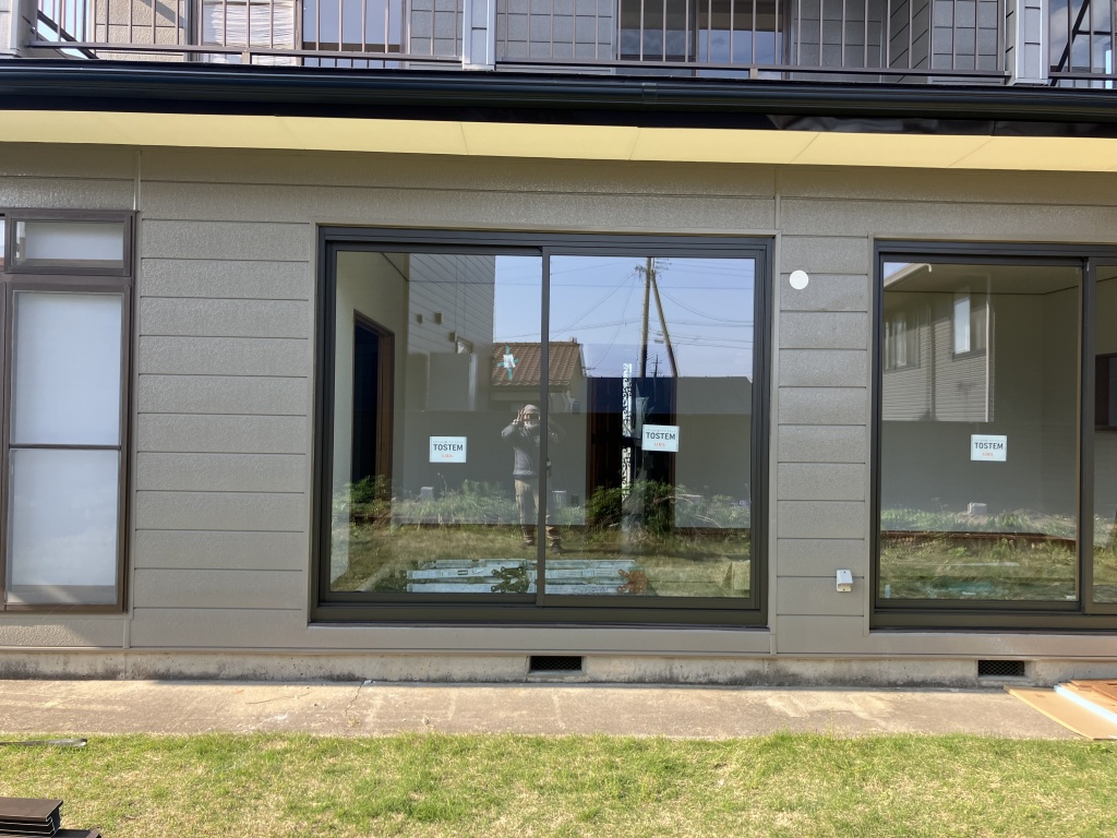 ランマ付きの4枚建ての窓を、最新の2枚建てに改修工事 駒ケ根│長野